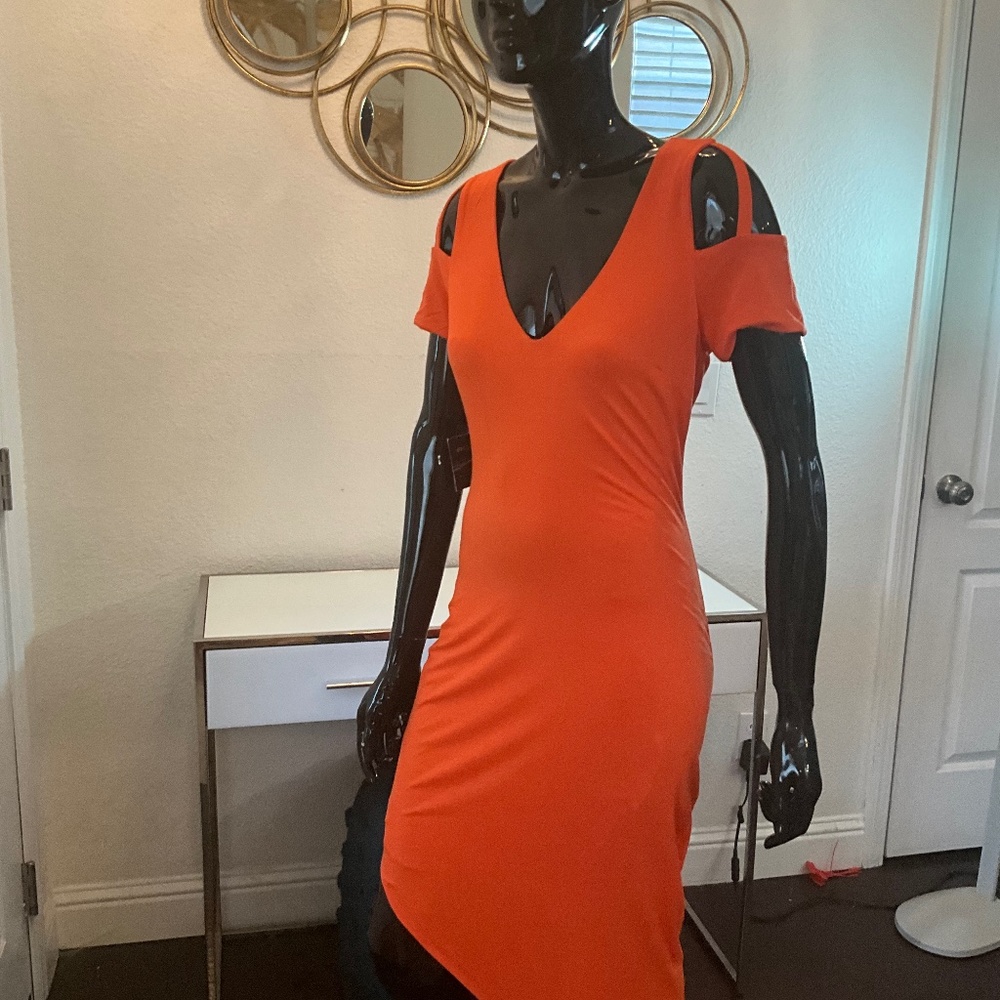 NWT BEBE KNIT SHOULDER ASYMMETRICAL FITTED MIDI DRESS M